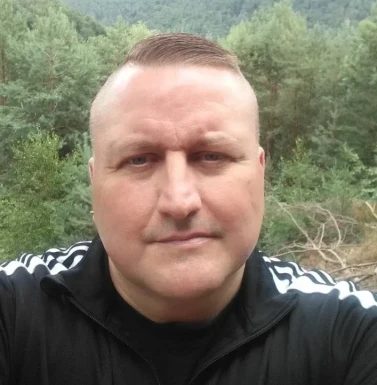 <span>Sascha, 51</span>&nbsp;<span style='width: 25px; height: 16px; float: right; background-image: url(/bitmaps/flags_small/DE.PNG)'>&nbsp;</span><br><span>Isenburg, Deutschland</span>&nbsp;<input type='button' class='joinbtn' style='float: right' value='JOIN NOW' />