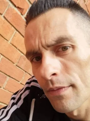 English men looking for love