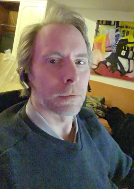 <span>Roger, 46</span>&nbsp;<span style='width: 25px; height: 16px; float: right; background-image: url(/bitmaps/flags_small/TH.PNG)'>&nbsp;</span><br><span>Sri Racha, Thaïlande</span>&nbsp;<input type='button' class='joinbtn' style='float: right' value='JOIN NOW' />