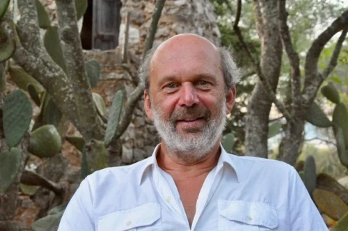 <span>Stephan, 65</span> <span style='width: 25px; height: 16px; float: right; background-image: url(/bitmaps/flags_small/ES.PNG)'> </span><br><span>Arta, Spain</span> <input type='button' class='joinbtn' style='float: right' value='JOIN NOW' />