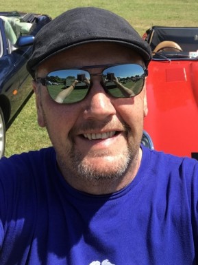 English men looking for love